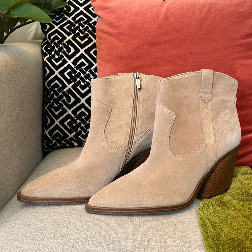 NWOT Vince Camuto Sand Ankle Booties - Size 11